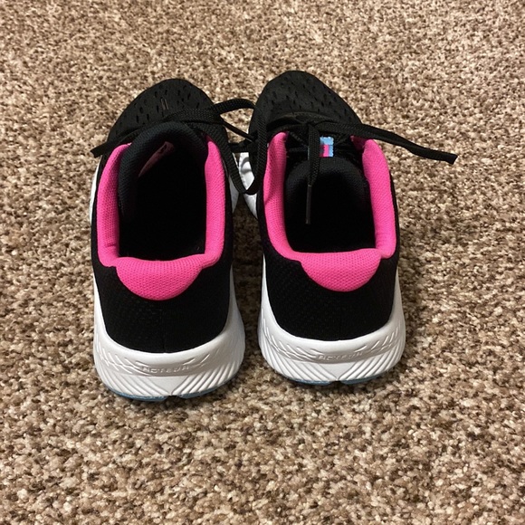 New Balance shoes - Picture 3 of 6